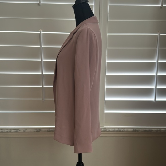 Blazer - Picture 5 of 5